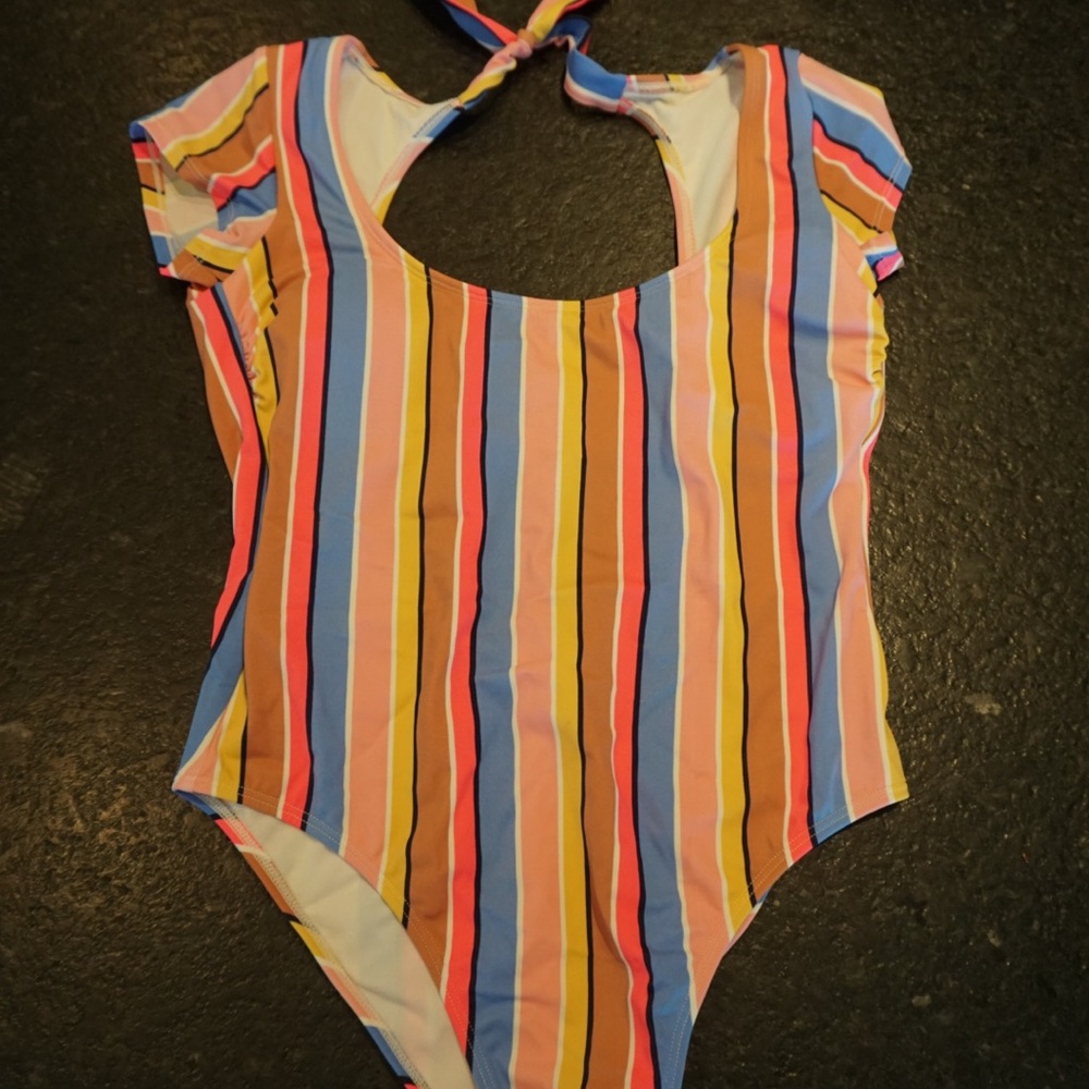 COLORFUL OPEN BACK SWIMSUIT